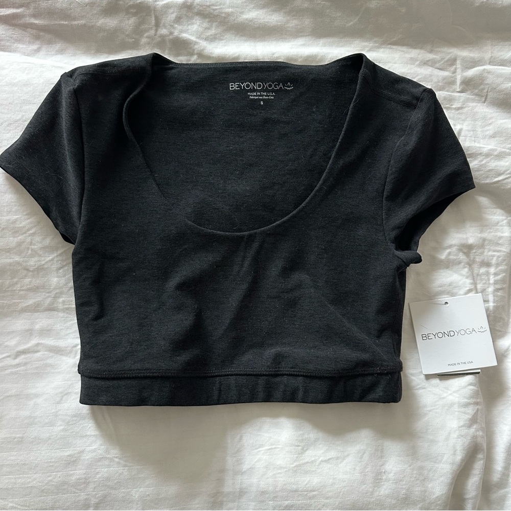 Beyond yoga crop top heather black size small NWT